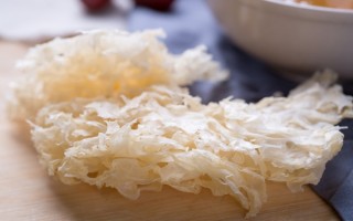 银耳怎么煮才会粘稠煮出胶，美容养颜的煮制秘诀与食用禁忌