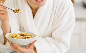 考生营养宵夜推荐红枣花生黑米粥 红枣花生黑米粥考生宵夜的绝佳选择