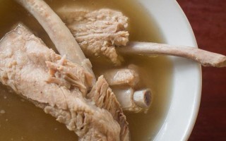 排骨汤怎么炖好喝又营养，补钙效果与食用建议