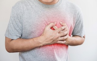 熬夜时心脏“咯噔”一下危险吗？是猝死前兆吗？