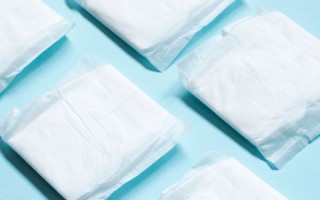 月经前两天颜色黑褐色是什么原因？ 经前期出血 黄体功能 着床出血【月经前两天颜色黑褐色是什么原因】