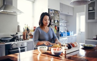 妈妈一边做饭一边干什么呢，有哪些省时省力的方法