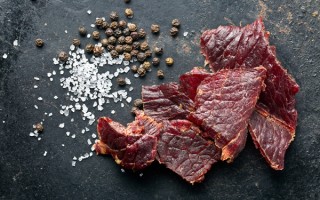 咸肉要太阳晒还是阴干？腌制咸肉的正确方法！