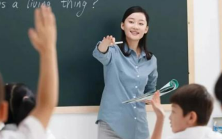 想当老师学什么专业比较好？哪些专业吃香好找工作
