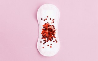 月经量少发黑是怎么回事？ 中医辨证分型 西医检查项目 治疗方案【月经量少发黑是怎么调理】