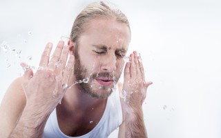 水蜜桃身体乳可以擦脸吗？使用前需注意这些！