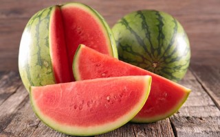 三伏天吃什么最好，哪些食物能帮助你度过炎热的夏天？
