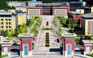 四川护理职业学院学费多少钱一年：4800-5800元/年（2025填报参考）