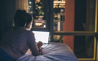 熬夜血压高多久恢复？做好这点很关键【熬夜后血压升高一般持续多久】