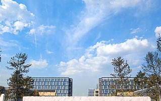 西安电子科技大学(中外合作)学费多少钱一年：52000-68000元/年（2025填报参考）