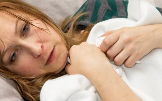 河北整容留电话:妈妈有狐臭传男还是传女？遗传问题咨询【河北省整形美容协会】